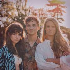 KWIAT JABŁONI & JULIA PIETRUCHA