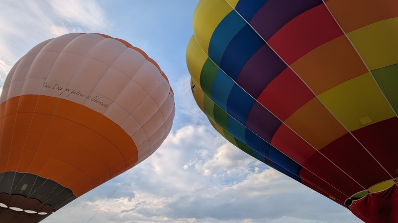 Pozytywnie zakręcony Piotr Lubaczewski, pilot balonowy 